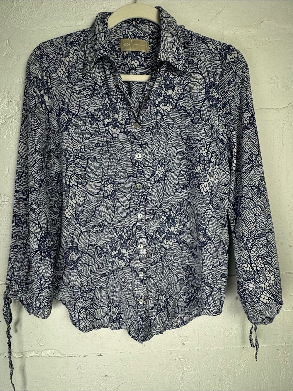 120% Lino 100% Silk Shirt Button Down Floral Lace design blue and white Shirt S